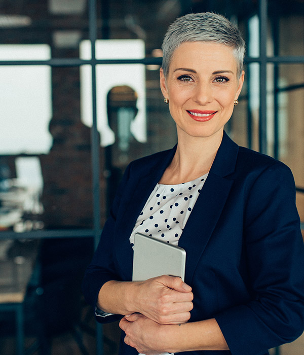 lib-advisor A Financial Advisor Choosing Lifetime Income Builder